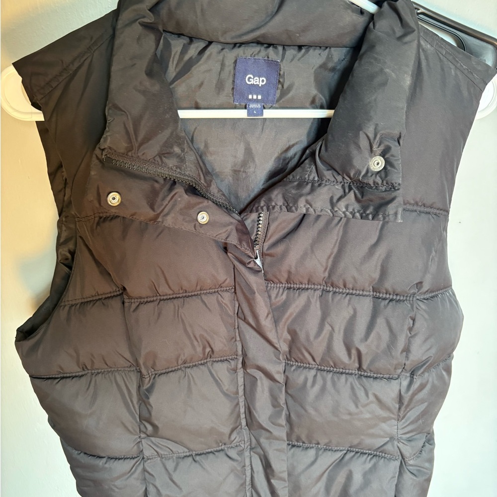 GAP Women’s Black Quilted Puffer Vest